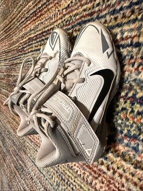 Nike Kids Trout White and Gray Cleats with Strap